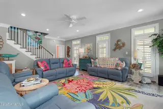 221 Sound Side Drive, Atlantic Beach, NC 28512 — 5-bedroom home in Bay Ridge, Atlantic Beach, NC, photo 12 of 60: Open living space