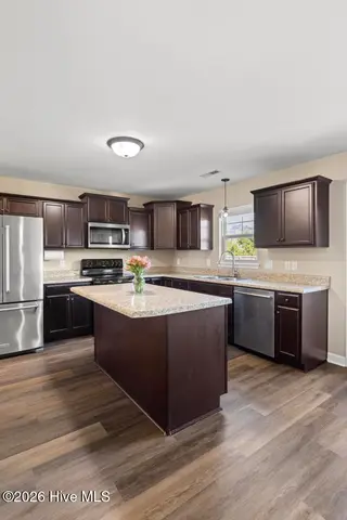 120 Sonia Drive, Hubert, NC 28539 — 3-bedroom home in Eastport, Hubert, NC, photo 10 of 36