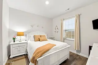 2013 Montford Drive, New Bern, NC 28562 – photo 5: 19-web-or-mls-DSC_8559_edit