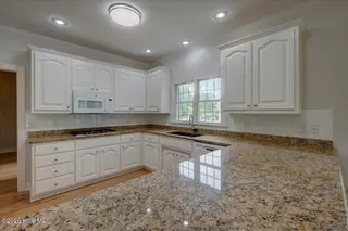 606 Taberna Circle, New Bern, NC 28562 – photo 15: 31-606_Taberna_Cir-31