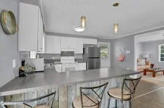767 E Ocean Road, Holly Ridge, NC 28445 — 3-bedroom home, Holly Ridge, NC, photo 16 of 39: Breakfast Bar