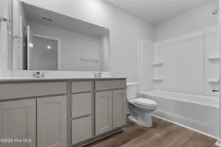 786 Palm Frond Way NW, Calabash, NC 28467 – photo 22: upstairs bathroom