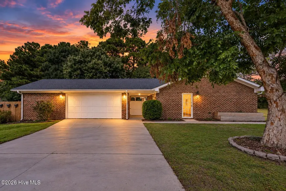 1101 Hunting Ridge Road, Wilmington, NC 28412 — 4-bedroom home in Echo East, Wilmington, NC, photo 1 of 41: twightlight main