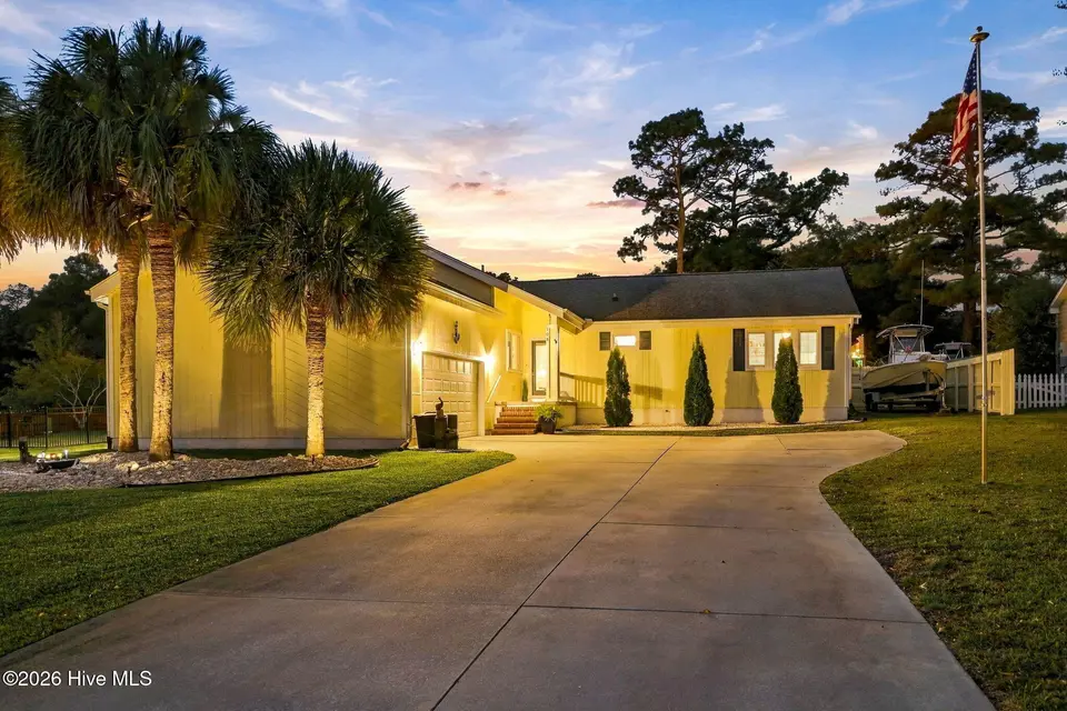 108 Gull Harbor Drive, Newport, NC 28570 – photo 1 of 64: 2-web-or-mls-IMG_4755_NT