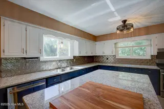216 Plantation Drive, New Bern, NC 28562 – photo 14: Kitchen