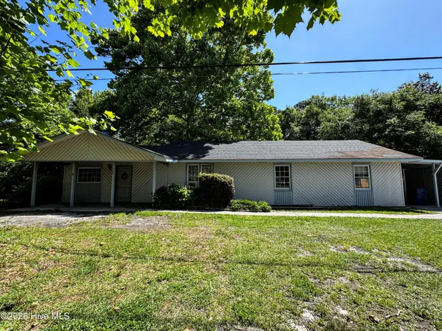 739 Sloop Point Road, Hampstead, NC 28443