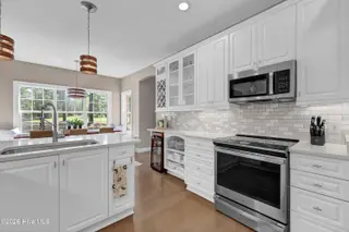 928 Wild Dunes Circle, Wilmington, NC 28411 — 4-bedroom waterfront home in Porters Neck Plantation, Wilmington, NC, photo 21 of 70: 021_img_7818_421