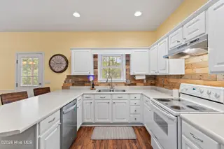 830 Batton Road, Southport, NC 28461 — 3-bedroom home in Boiling Spring Lakes, Southport, NC, photo 10 of 49