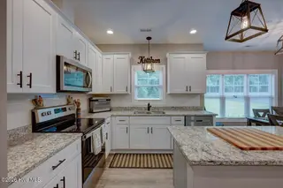 209 Pecan Grove Court, New Bern, NC 28562 – photo 10: Stylish New Backsplash