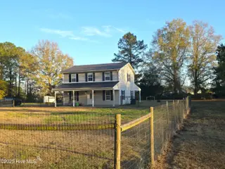 1591 White Oak River Road, Maysville, NC 28555 – photo 3: Front Right