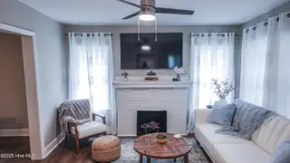 217 N 11th Street, Wilmington, NC 28401 – photo 9: B_Living03