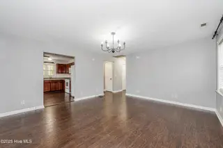 131 Cox Avenue, Jacksonville, NC 28540 — 3-bedroom home in Sabiston Height, Jacksonville, NC, photo 13 of 37: Living room