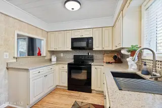 2745 Scotts Hill Loop Road, Wilmington, NC 28411 – photo 11: mls-DSC05777