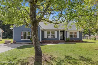 609 Mallard Drive, Jacksonville, NC 28540 — 3-bedroom home in Mallard Creek, Jacksonville, NC, photo 1 of 26: Front
