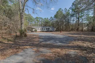 210 Creek Bank Drive, New Bern, NC 28560 — 3-bedroom manufactured home in Creekwater Haven, New Bern, NC, photo 4 of 58: Front