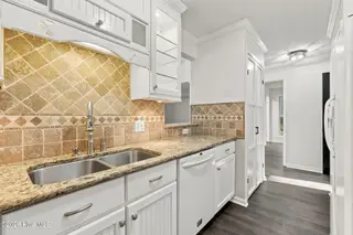 814 River Hill Drive, Greenville, NC 27858 – photo 13: 25-web-or-mls-IMG_3492