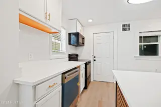 214 Arlington Circle, Greenville, NC 27834 – photo 7: 11