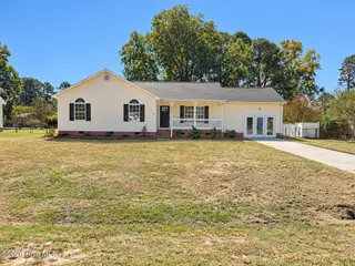 2605 Pine Knoll Drive, Kinston, NC 28504 — 3-bedroom home in Castle Oaks, Kinston, NC, photo 1 of 38: IMG_6723_edited