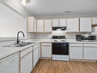 1305 Timberlake Trail, Jacksonville, NC 28546 – photo 8: 10-web-or-mls-1305 Timberlake Trail 18