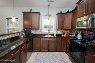 251 E Ivybridge Drive, Hubert, NC 28539 – photo 14: Kitchen v1