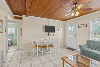 103 24th Street, Emerald Isle, NC 28594 — 4-bedroom townhome in Emerald Isle By The Sea, Emerald Isle, NC, photo 9 of 51: Living & Entry Area