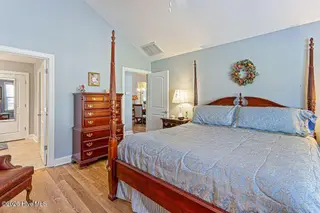 125 W Chelsea Court, Southern Pines, NC 28387 — 3-bedroom condo in Mid South Club, Southern Pines, NC, photo 19 of 45: Owner's Suite