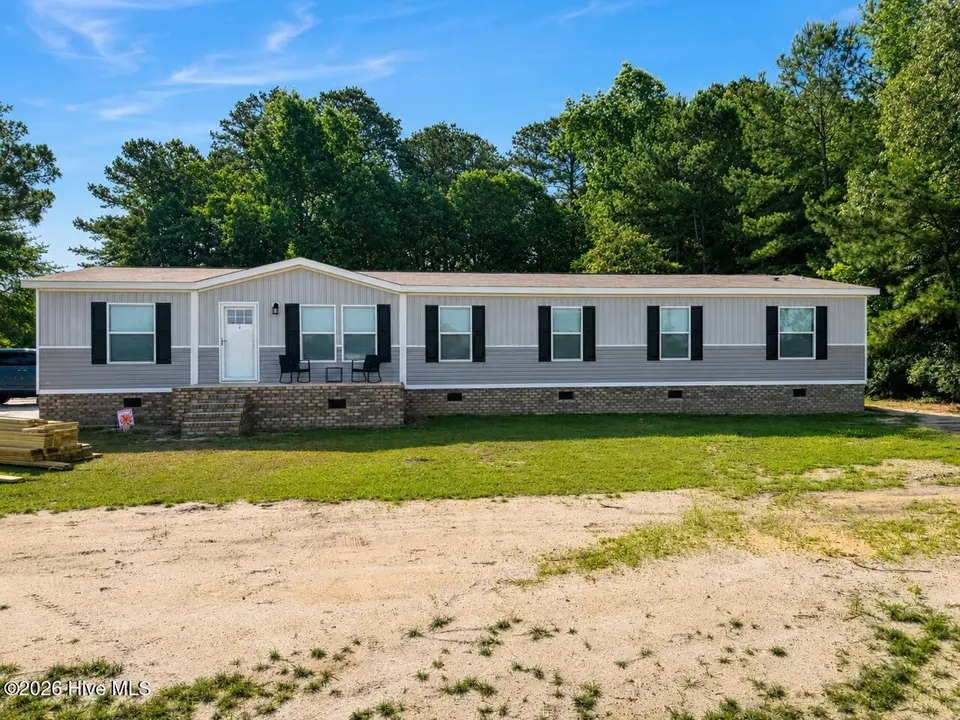 2084 Spring Garden Road, New Bern, NC 28562 — 5-bedroom manufactured home in Spring Garden, New Bern, NC, photo 1 of 19: 2084 Spring Garden Road