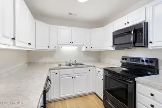 2900 Myrtle Street 11 Rosewood Village, Morehead City, NC 28557 – photo 3: Kitchen