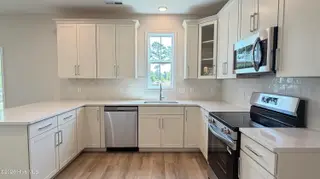 511 Country Club Villa Drive, Shallotte, NC 28470 – photo 4: 511 Country Club Kitchen