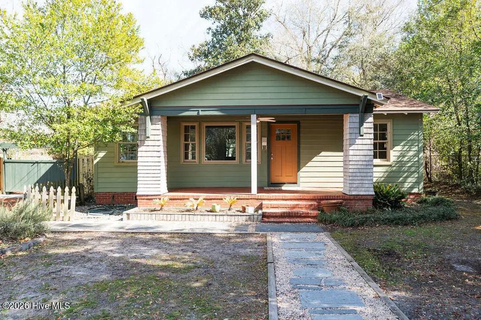2441 Jefferson Street, Wilmington, NC 28401 – photo 1 of 44: Front Of home