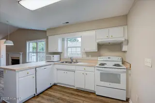 3624 Elizabeth Avenue, New Bern, NC 28562 – photo 4: Kitchen