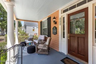 209 S 6th Street, Wilmington, NC 28401 – photo 6: 6thS209-2fprchShaneL33A6534-CR2
