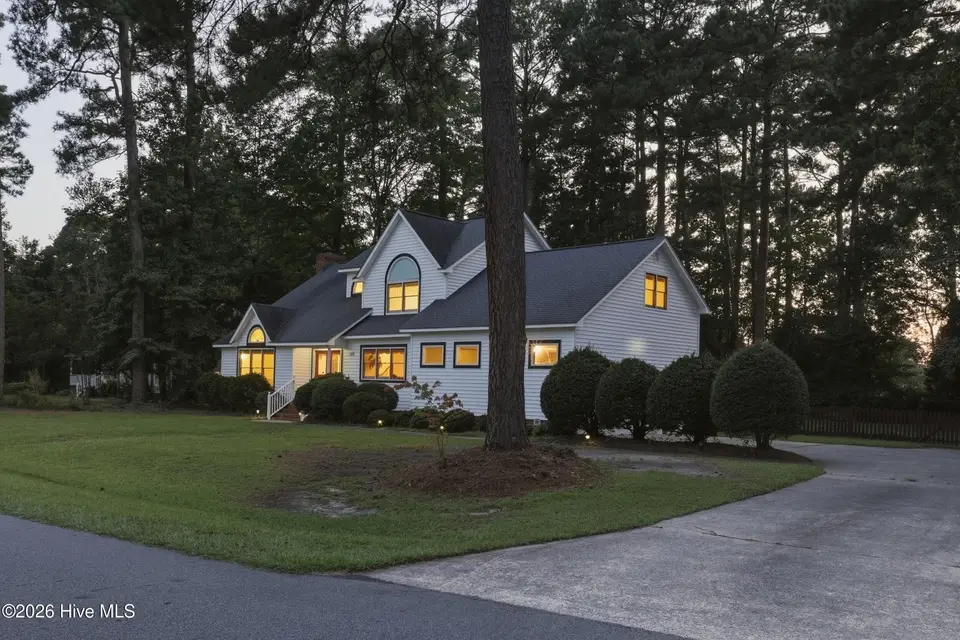102 Bishop Drive, Winterville, NC 28590 – photo 1 of 43: 5_5f6ab308-658e-4cdf-b258-df3298909ed3