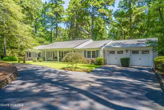 105 Canterbury Road, Southern Pines, NC 28387 – photo 3: Circular drive