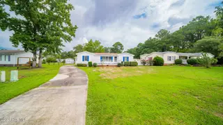 1076 Clubview Lane SW, Calabash, NC 28467 — 3-bedroom manufactured home in Village At Calabash, Calabash, NC, photo 3 of 23
