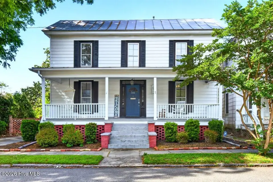 616 New Street, New Bern, NC 28560 – photo 1 of 32: IMG_7512