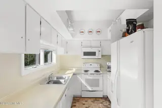 545 Salter Path Road B1 Ocean Grove, Pine Knoll Shores, NC 28512 – photo 5: Kitchen