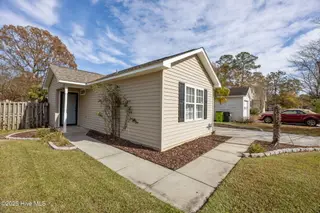 3712 Elizabeth Avenue, New Bern, NC 28562 – photo 3: 3-web-or-mls-0C0A5883