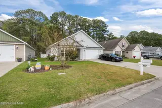 323 Woolard Trail, New Bern, NC 28560 — 3-bedroom home in West Crossroads, New Bern, NC, photo 3 of 41: 39-web-or-mls-DSC_7831