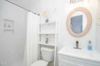 2229 Lennoxville Road, Beaufort, NC 28516 – photo 22: First floor full bath