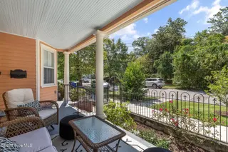 209 S 6th Street, Wilmington, NC 28401 – photo 8: 6thS209-2fprchShaneL33A6555-CR2