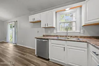 2066 Hunters Ridge Drive, Midway Park, NC 28544 – photo 7: 7-web-or-mls-2066 Hunters Ridge Dr. 21