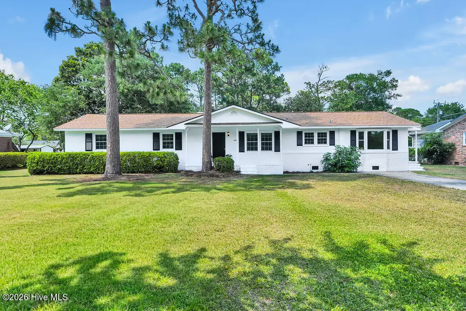 809 Pine Valley Drive, Wilmington, NC 28409 – photo 1 of 30