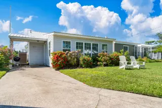 503 W Bogue Boulevard, Atlantic Beach, NC 28512 – photo 4: Front of Home View