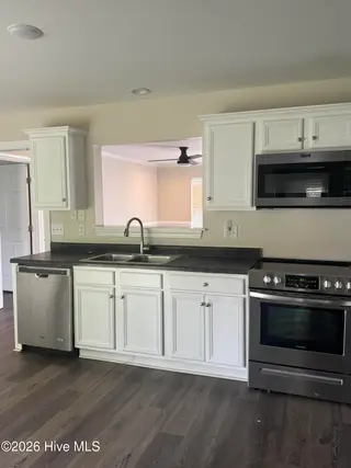 2055 Cambria Drive B, Greenville, NC 27834 – photo 6: IMG_4870