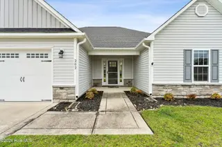 202 Messenger Court, Jacksonville, NC 28546 — 3-bedroom home in Onslow Bay, Jacksonville, NC, photo 2 of 62: 6_DSC01470