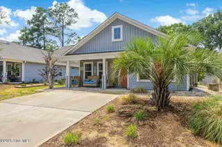 227 NE 38th Street, Oak Island, NC 28465 – photo 5: GQiY8EEA