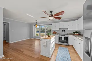 236 Shoreline Drive, New Bern, NC 28562 – photo 19: 41-web-or-mls-DSC_6340