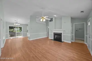 102 Inge Court, New Bern, NC 28562 – photo 9: Living Room