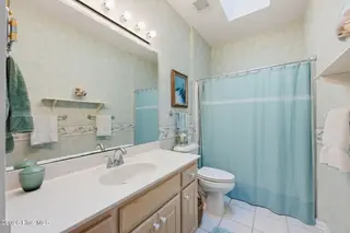 908 Sawgrass Court, New Bern, NC 28560 – photo 23: Guest Full bath